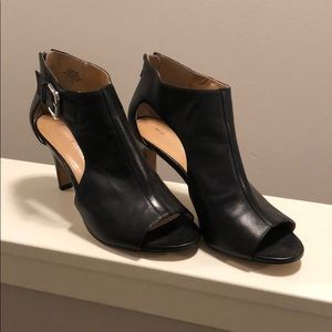 Black Leather High Heels w/ Toe Peek/Zipper Detail